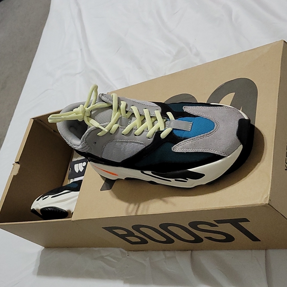 Yeezy 700